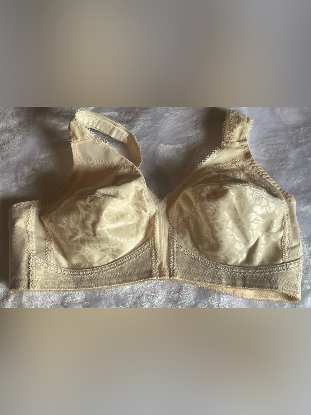 Playtex 18 Hour Ultimate Shoulder Comfort Wirefree Full Coverage Bra 42B 4693